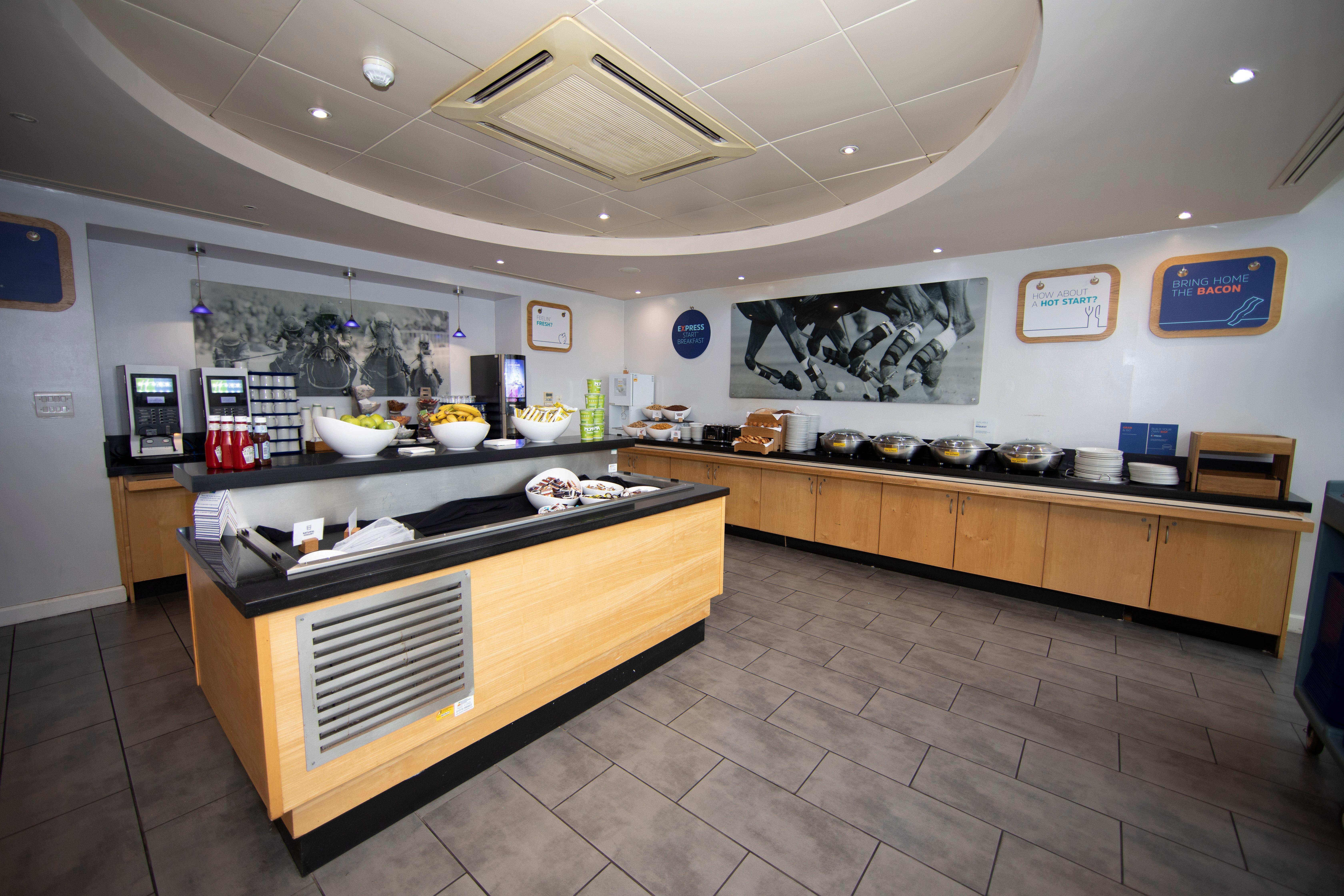 Holiday Inn Express, Chester Racecourse By Ihg Exterior foto