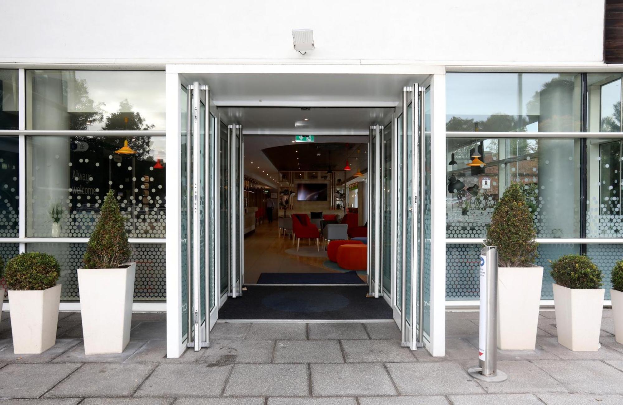 Holiday Inn Express, Chester Racecourse By Ihg Exterior foto